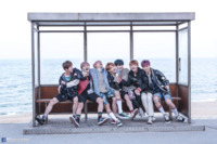 BTS на автобусной остановке на пляже Хьянго